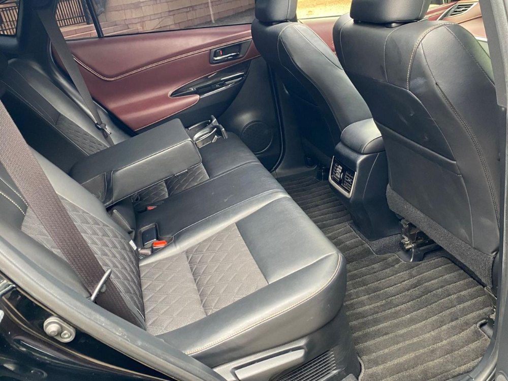 Best cars in kenya - toyota-harrier-iid-1075