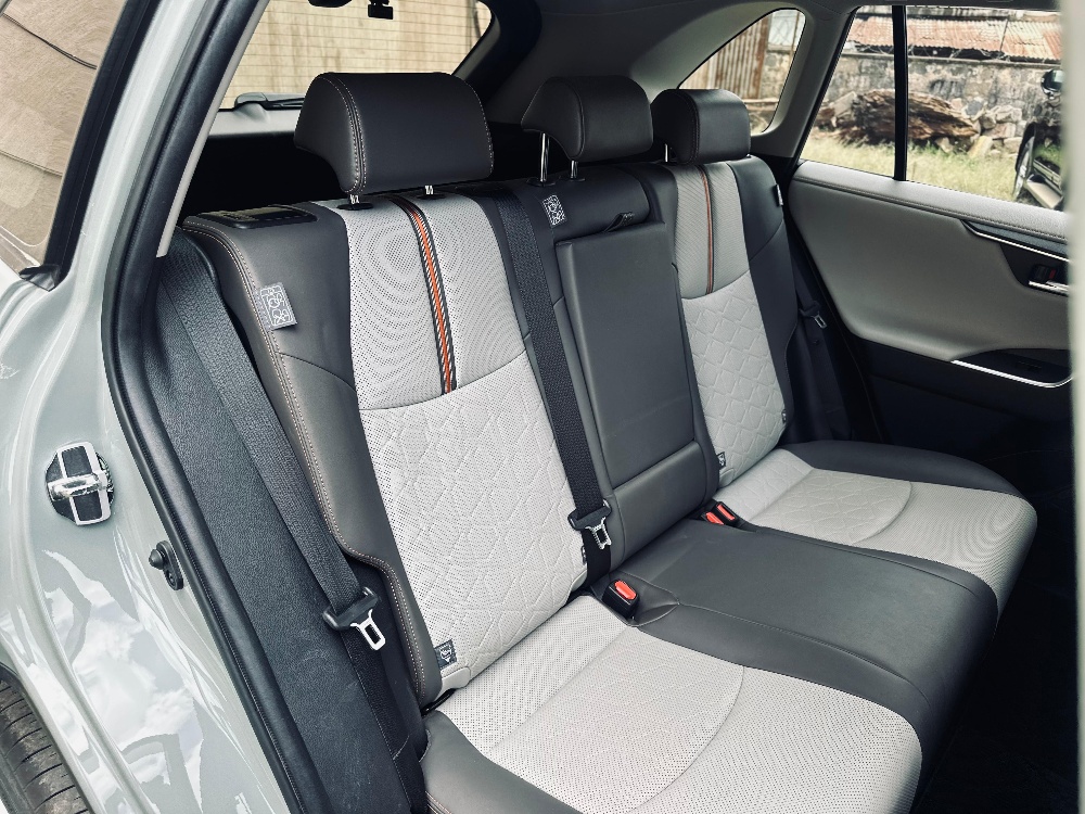 Best cars in kenya - toyota-rav-4-iid-1048