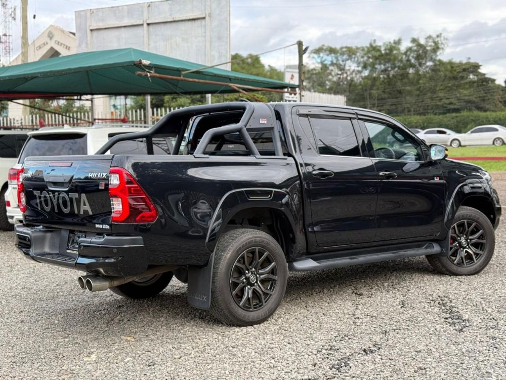 Best cars in kenya - toyota-hilux-iid-1073