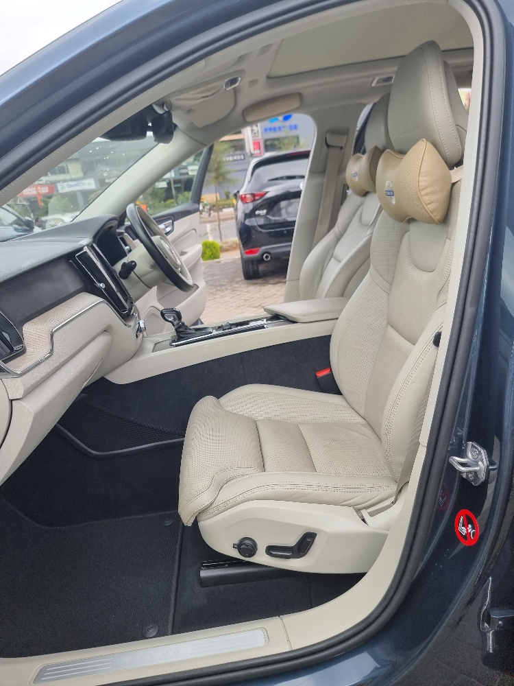 Best cars in kenya - volvo-s60-iid-1042