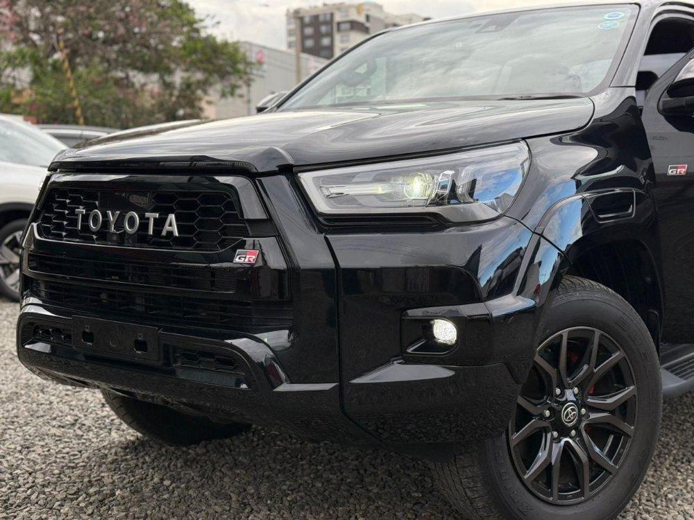 Best cars in kenya - toyota-hilux-iid-1073