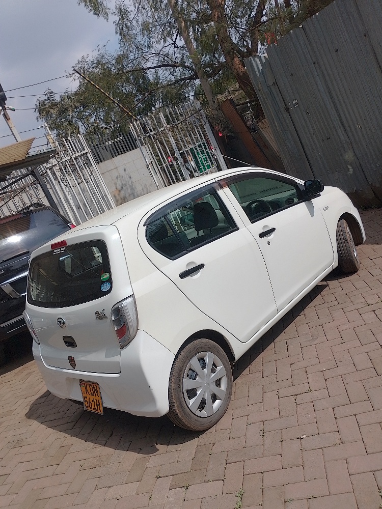 Best cars in kenya - daihatsu-mira-iid-1065