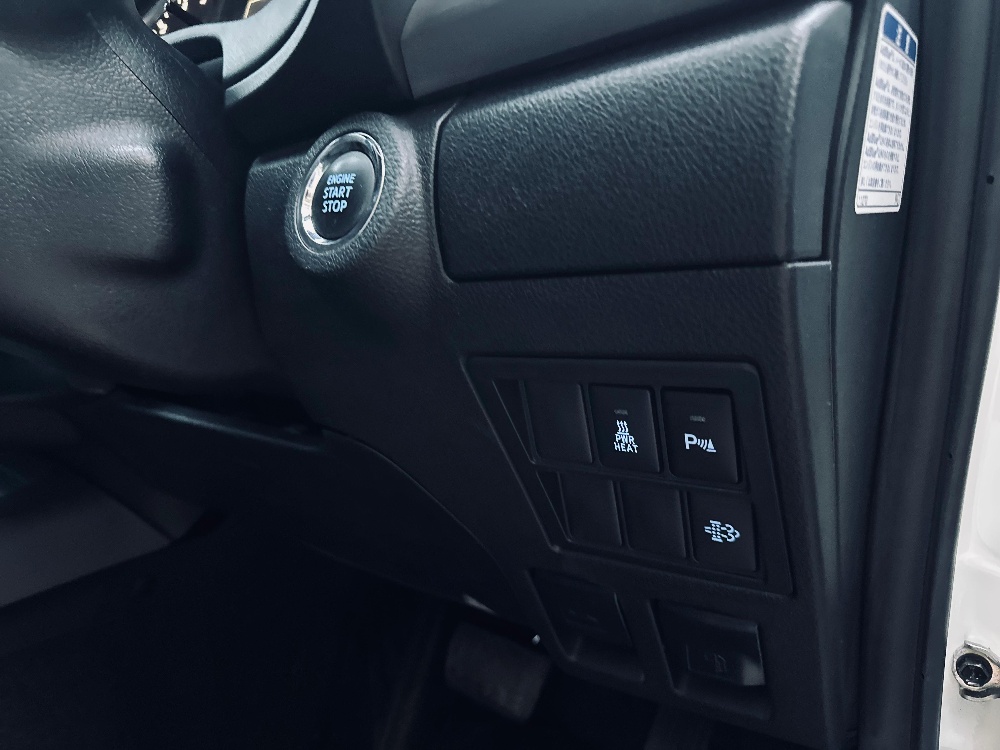 Best cars in kenya - toyota-hilux-iid-1041