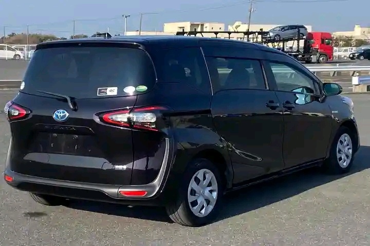 Best cars in kenya - toyota-sienta-iid-1043