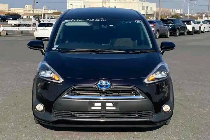 Best cars in kenya - toyota-sienta-iid-1043