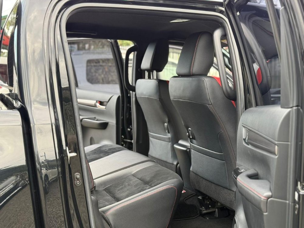 Best cars in kenya - toyota-hilux-iid-1073
