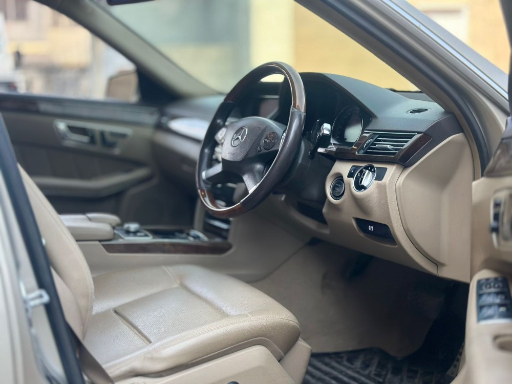 Best cars in kenya - mercedes-benz-e-300-iid-1082
