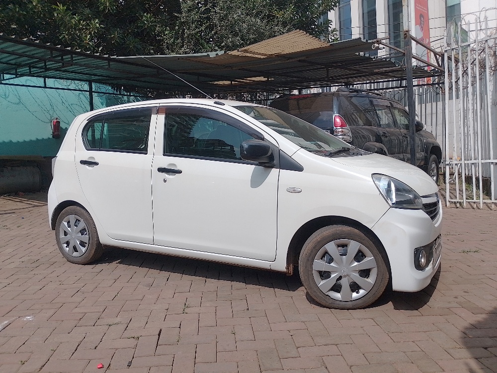 Best cars in kenya - daihatsu-mira-iid-1065