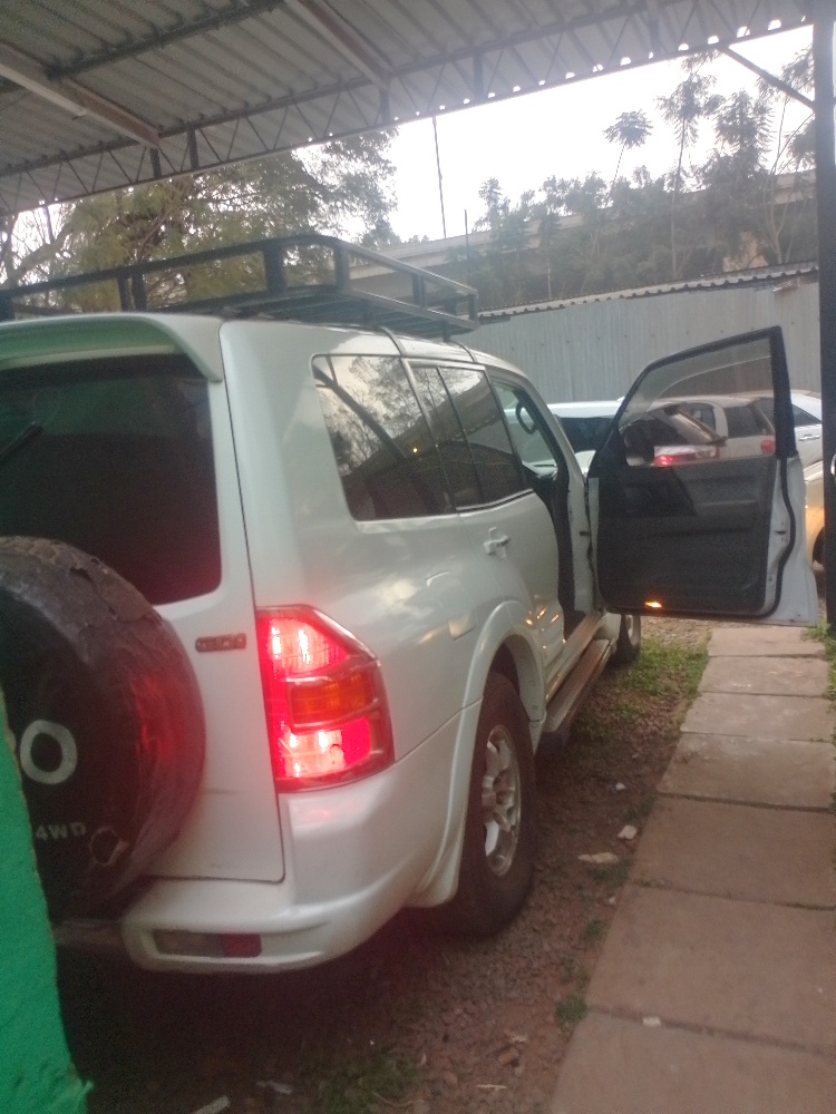 Best cars in kenya - mitsubishi-pajero-iid-1063