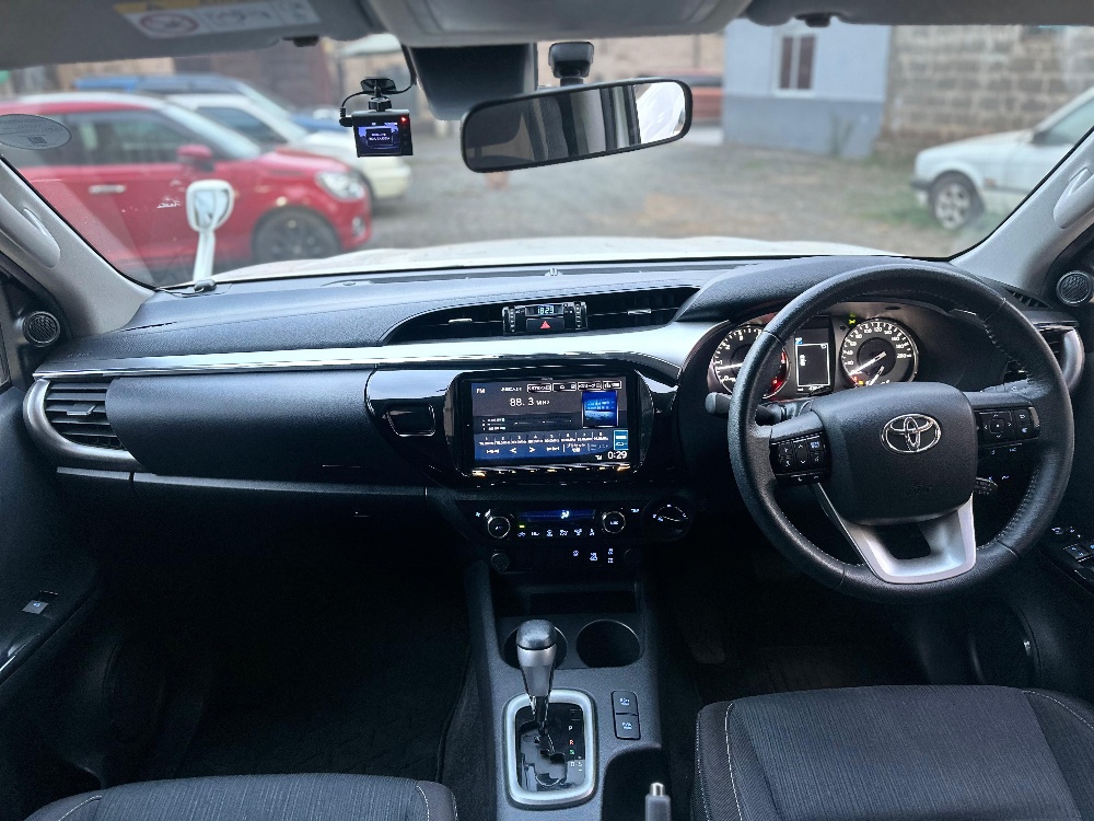 Best cars in kenya - toyota-hilux-iid-1041