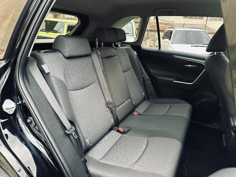 Best cars in kenya - toyota-rav-4-iid-1049