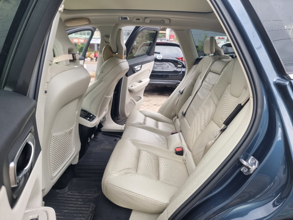 Best cars in kenya - volvo-s60-iid-1042