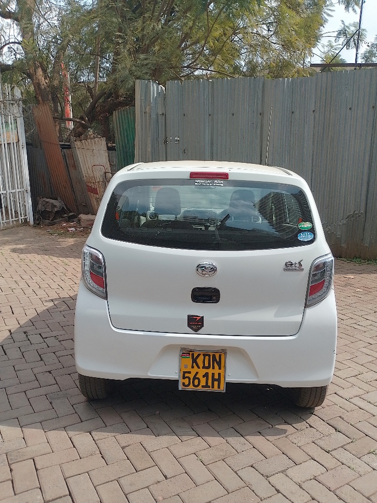 Best cars in kenya - daihatsu-mira-iid-1065